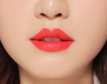 Phun môi giữ màu được bao lâu ? Cách giữ màu môi lâu phai ?